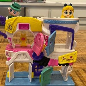 Alice and the mad hatter Doorable